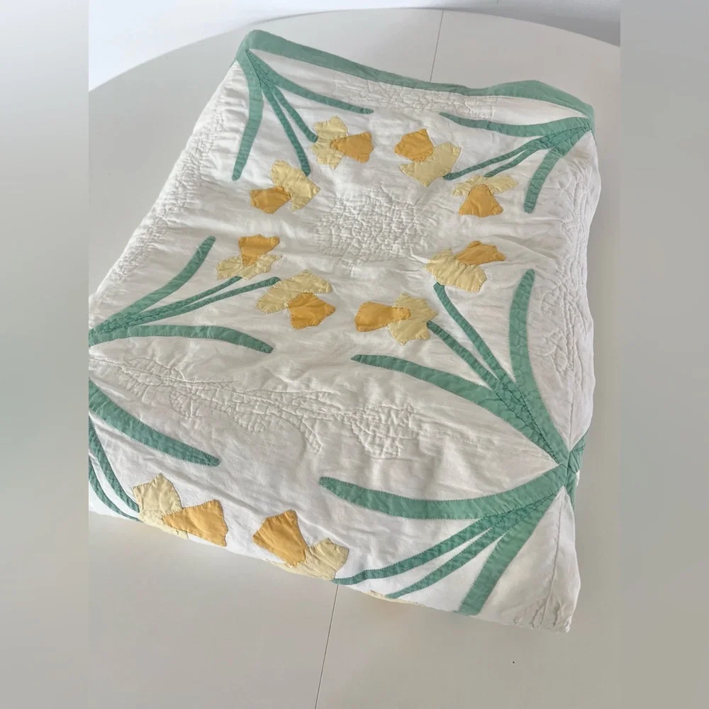 Vintage c.1930s Handmade Daffodil Appliqué Hand Stitched Quilt 66x85”